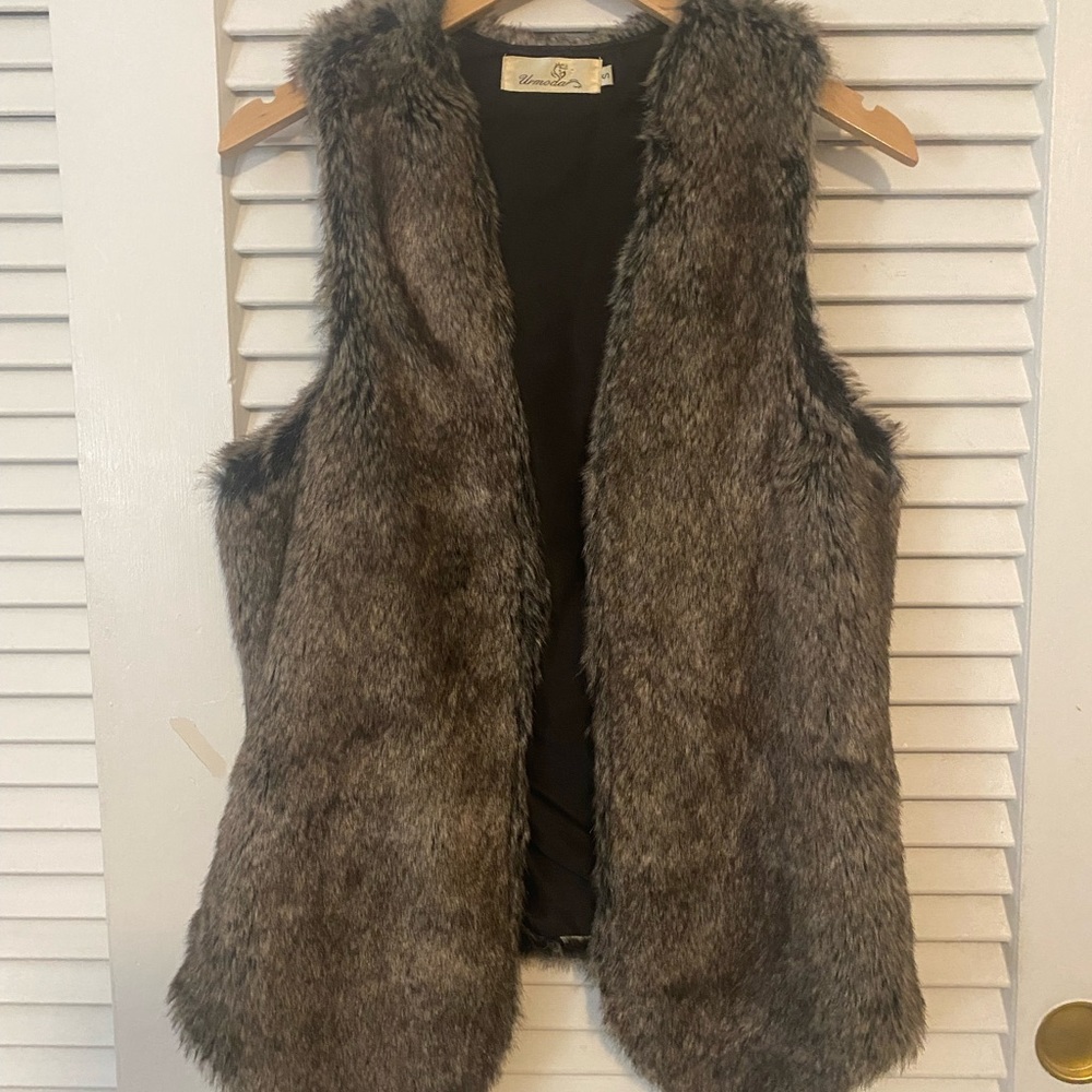 Fur vest